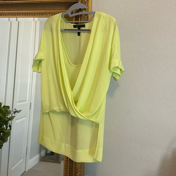 Gorgeous blouse in excellent condition on trend for fall 2024. - Picture 2 of 3